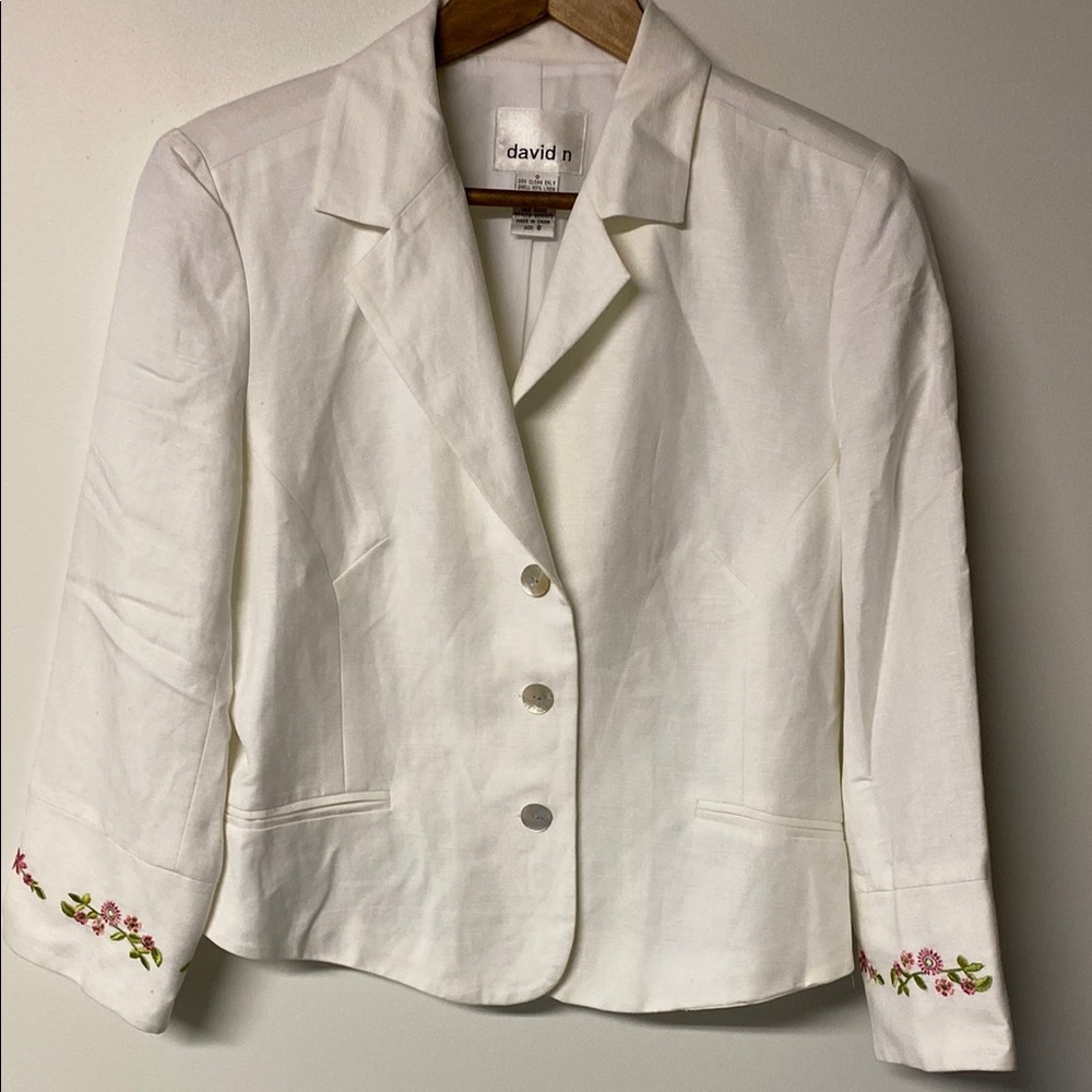 DAVID N Linen Blend White Tailored Blazer with Embroidered Cuffs